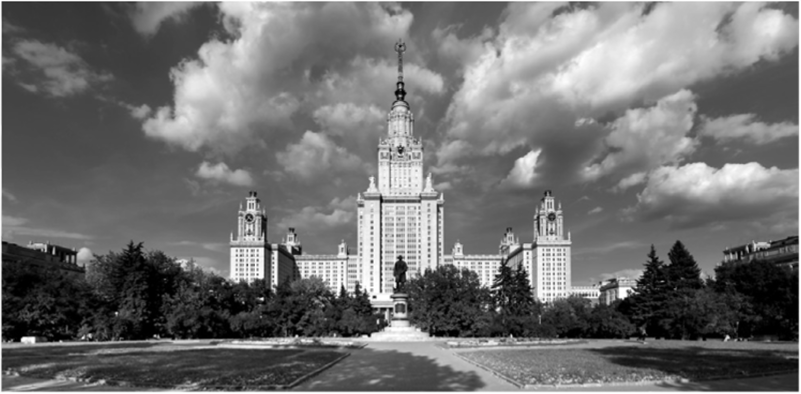 Московский государственный университет им. М. В. Ломоносова — одно из семи высотных зданий советского монументального классицизма. Построен в 1949—1953 гг.