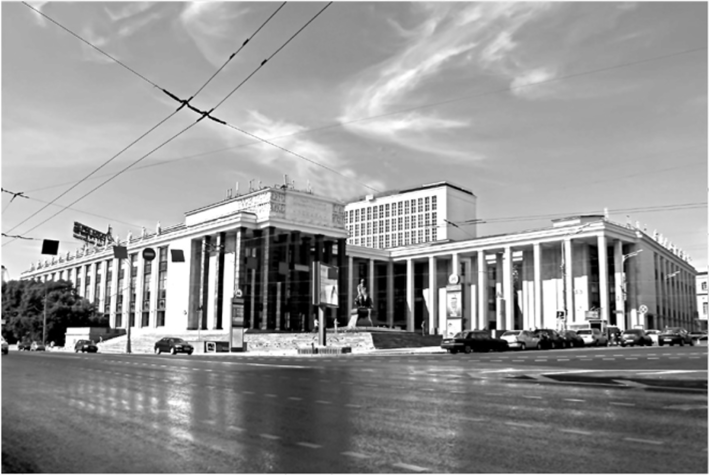 Главное здание Российской Государственной библиотеки имени В. И. Ленина (архитекторы В. Г. Гельфрей и В. А. Щуко).
